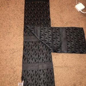 🧣 NWT MK scarf